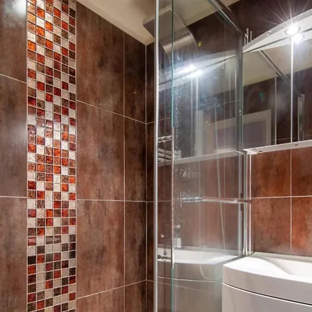 Spacious 1 Bedroom In Appartamento *