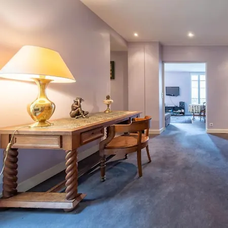 Spacious 1 Bedroom In Apartment *
