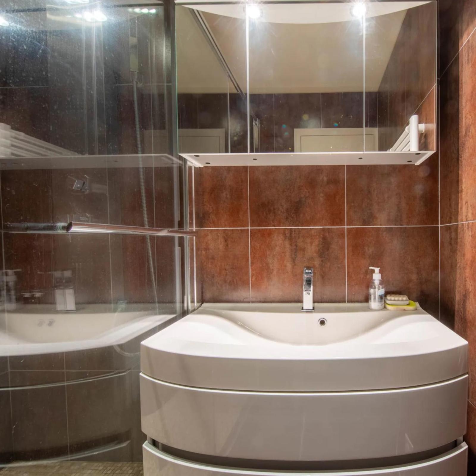 Spacious 1 Bedroom In Parigi